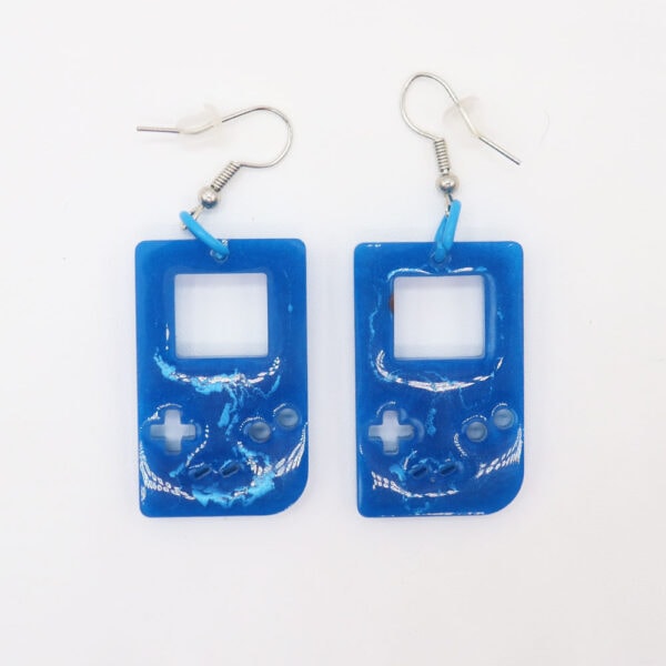 Pendientes de resina con forma de Gameboy
