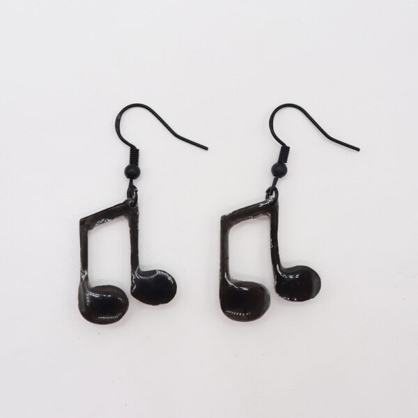 Pendientes de resina con forma de semicorchea