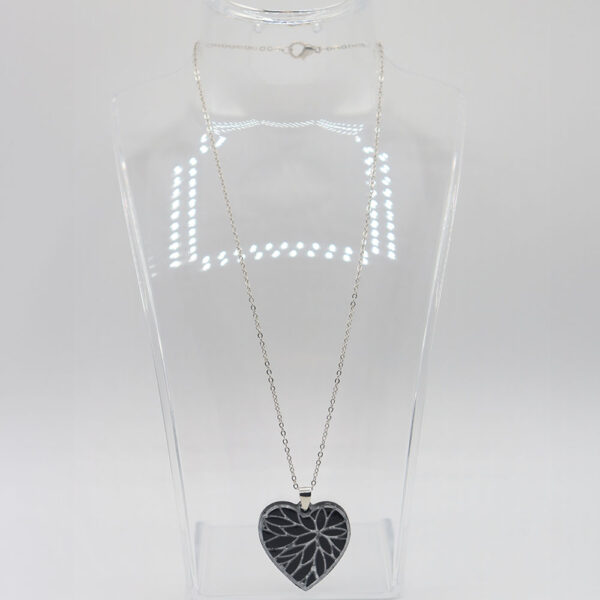 Colgante de resina en forma de corazón