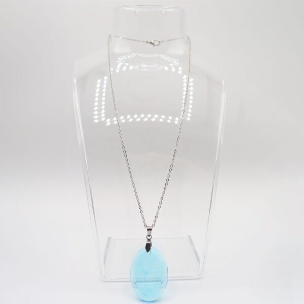 Colgante de resina en forma oval