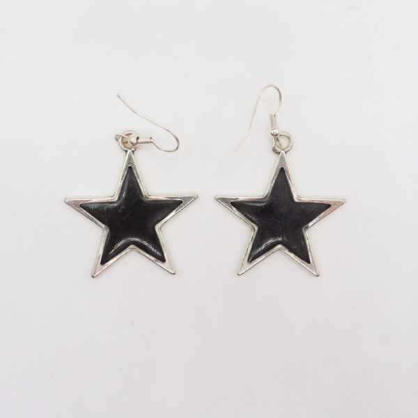 Pendiente estrella de rodio y resina