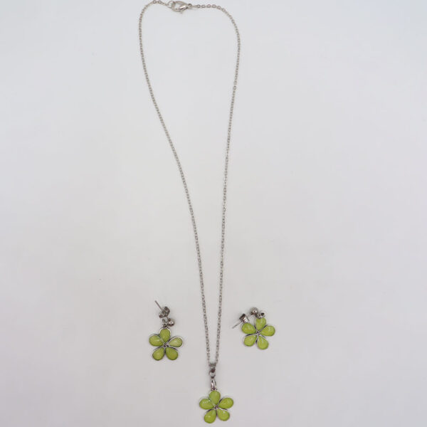 Conjunto flor de rodio y resina