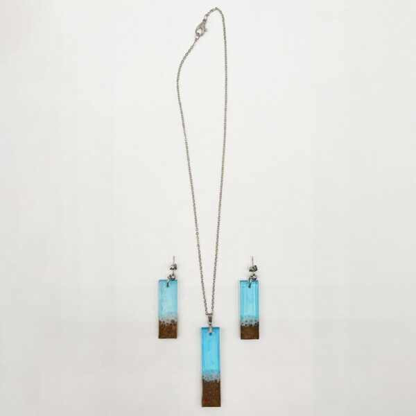 Conjunto de pendientes y colgante marino de resina