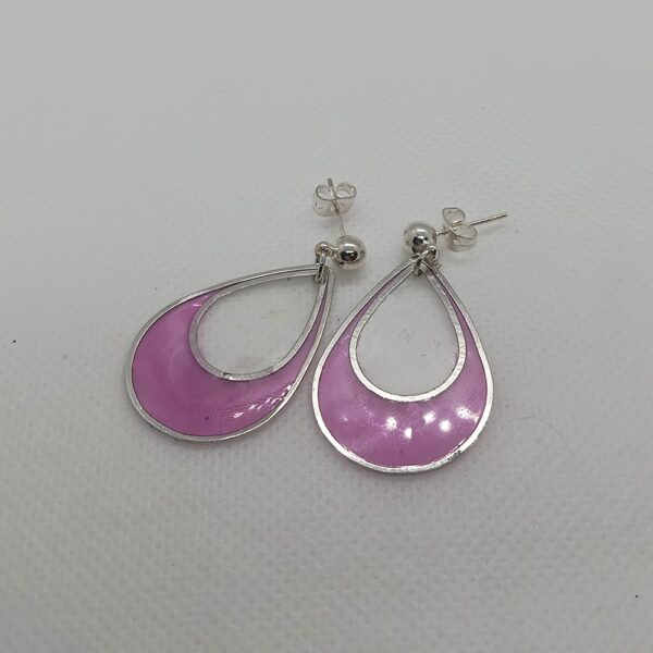 Pendientes Gota Lila – Ligereza con estilo moderno