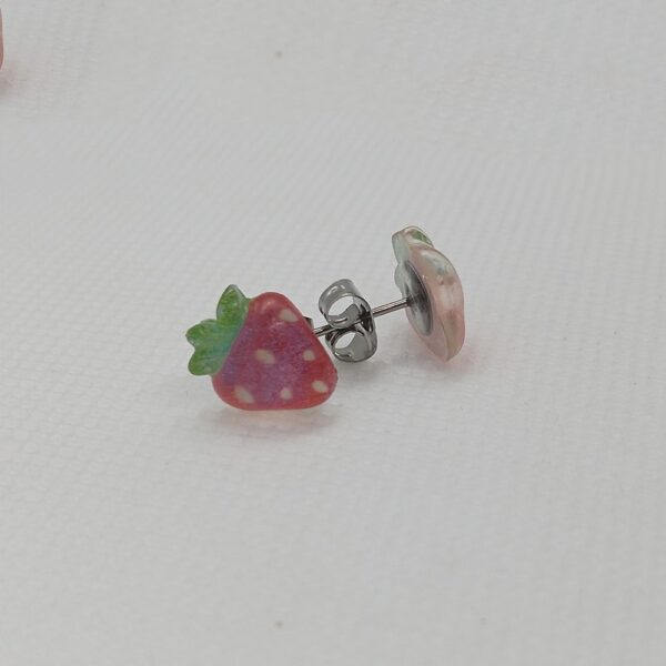 Pendientes Mini Fresa – Acero Hipoalergénico y Diseño Frutal Artesanal