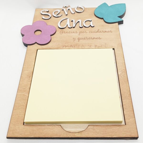 Portanotas de Madera Personalizado con Nombre y Decoración – 10 x 17 cm - Imagen 2
