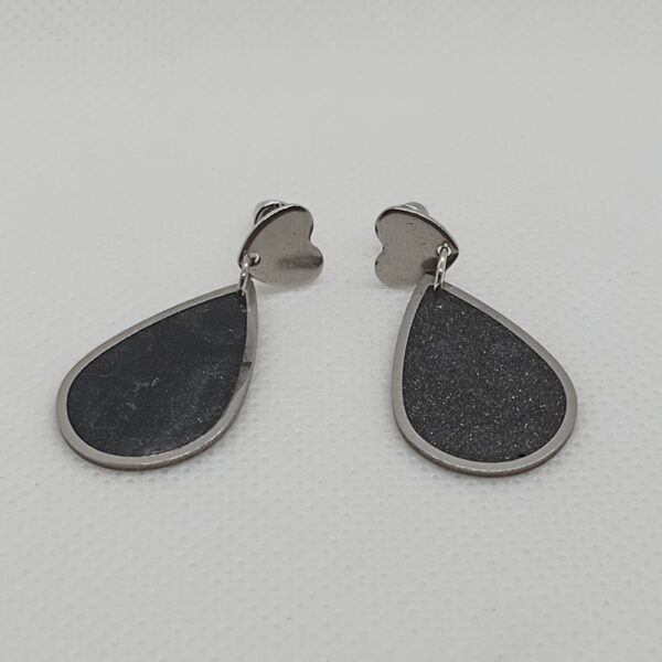 Pendientes Gota Negra – Elegancia en Acero y Resina