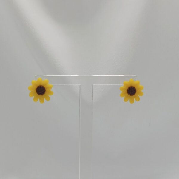 Pendientes Mini Girasol – Acero Inoxidable y Diseño Floral - Imagen 2